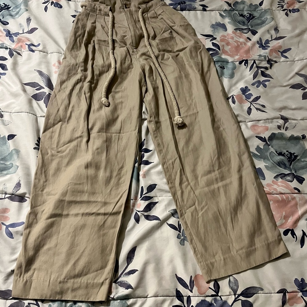 H&M Dress Pants Women’s Size 4 Beige Paperbag High Waist Rope Belt